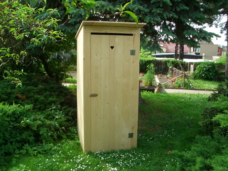Gartentoilette mit Herz Gartentoilette mit Herz